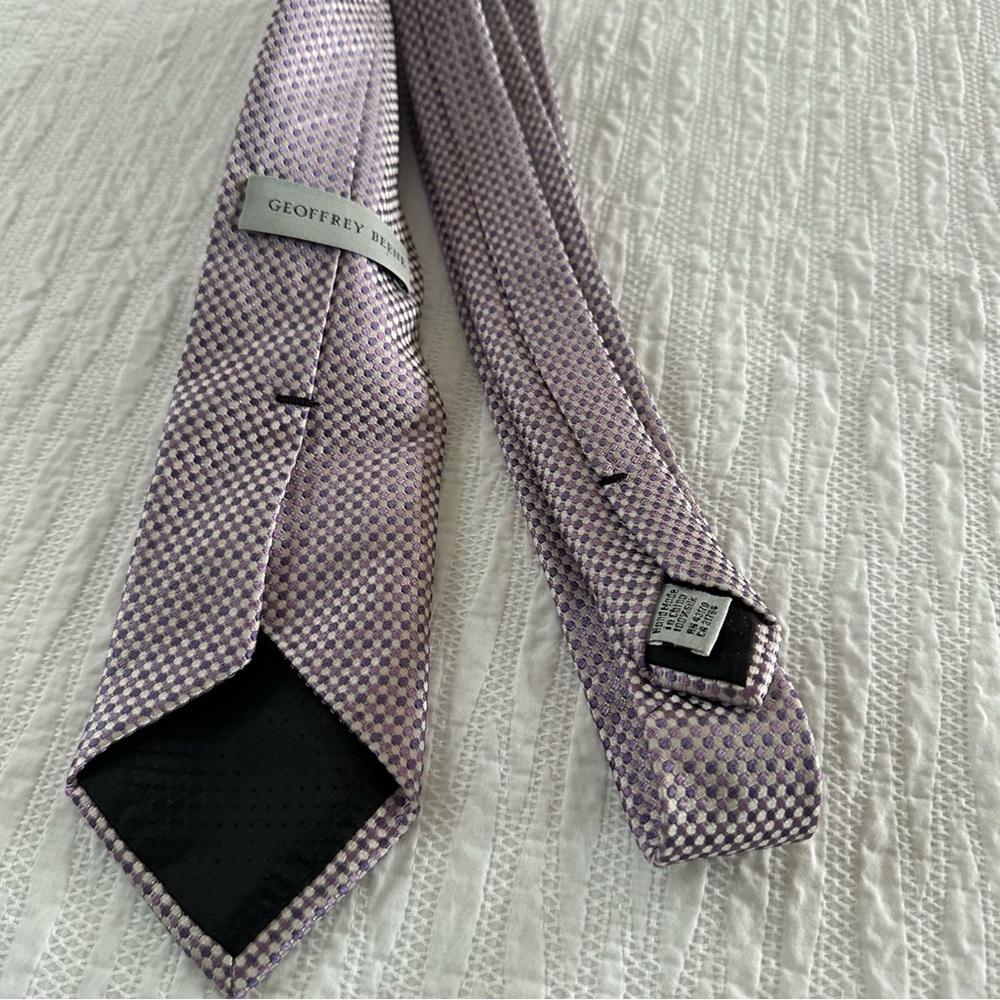 Geoffrey Beene Lavender and Beige Patterned Tie - Picture 5 of 5